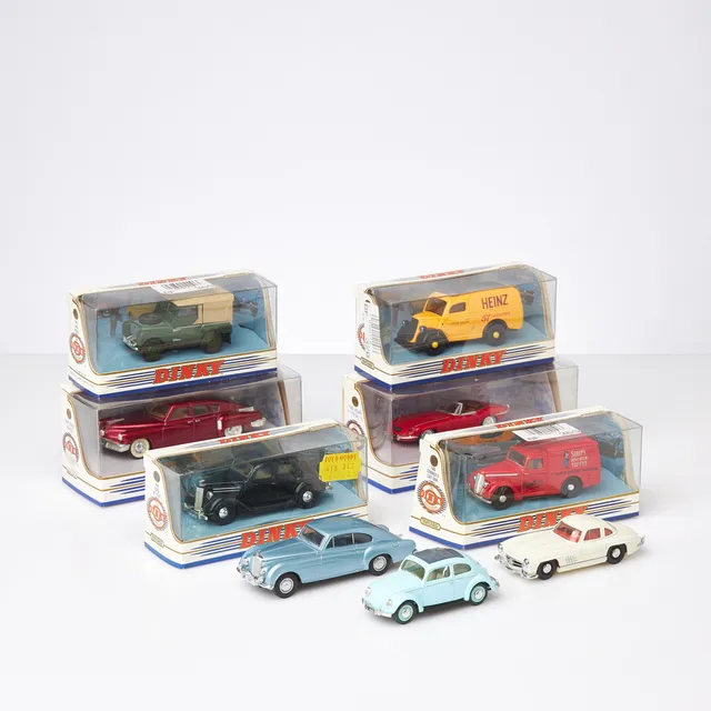 MODELLBILAR. 9 st. Dinky Toys varav 6 st. i originalkartong.