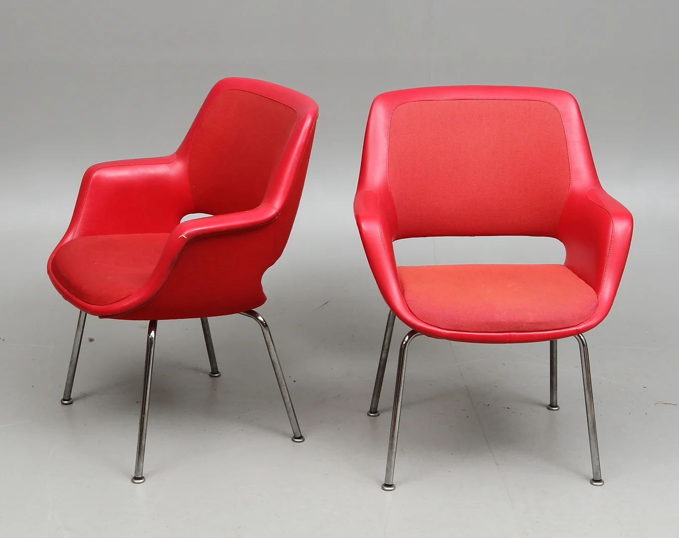 KARMSTOLAR, 2 st, "Kilta" Olli Mannermaa för Martel Oy, Finland. Ritade 1955, etikettmärkta "Martel". — Armchairs & Chairs — Auktionshuset Kolonn