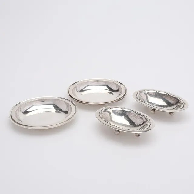 GEORG JENSEN, ETT PAR SALTKAR SAMT ETT PAR KUVERTASKFAT, sterlingsilver, Köpenhamn, totalt 158,8 g.