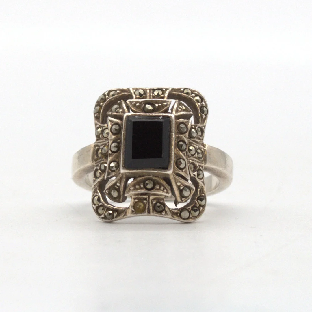 ART DECO RING; FRANKREICH UM 1920;. — Rings — Kunst- und Auktionshaus Kleinhenz