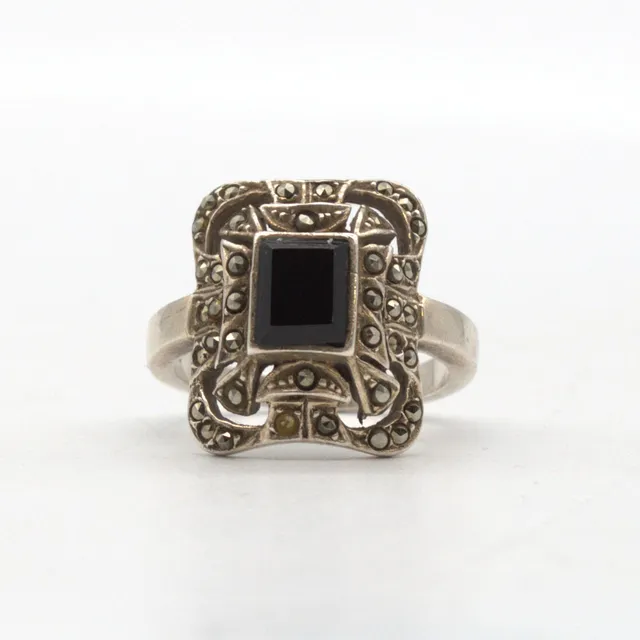 ART DECO RING; FRANKREICH UM 1920;.