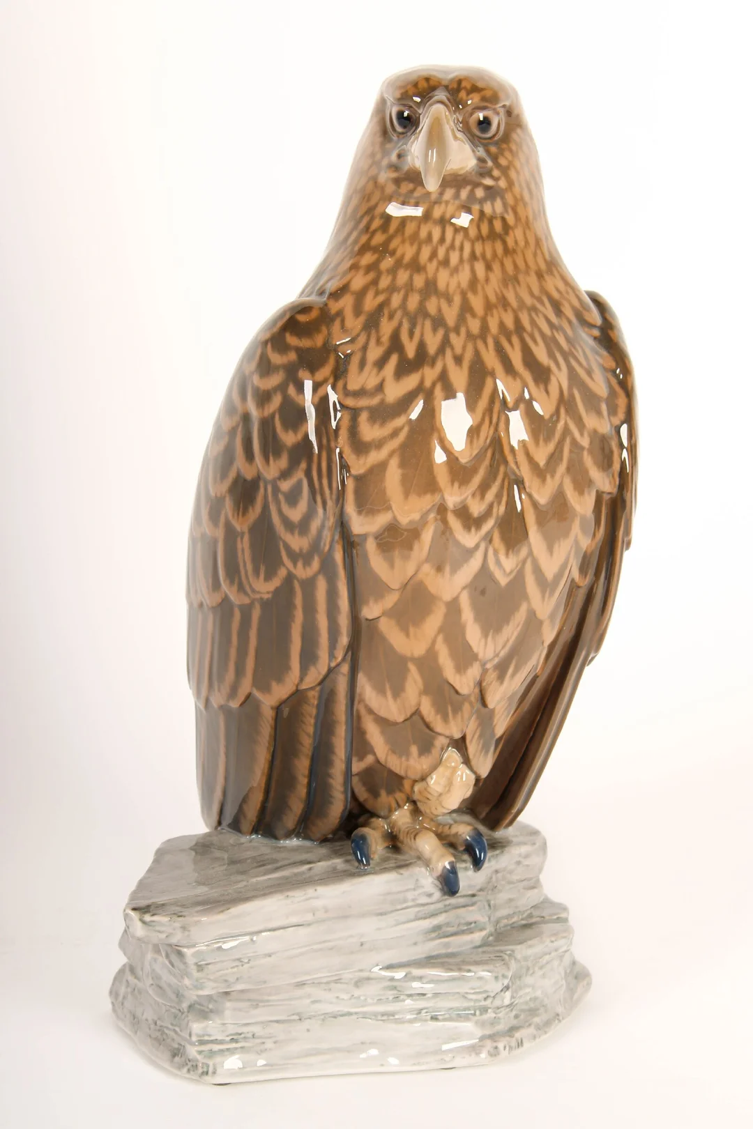 Jens Peter Dahl-Jensen for Bing & Grondahl. Porcelain figurine in the shape of a golden eagle, no. 1795 — Glass, porcelain and ceramics/Figures — Lauritz