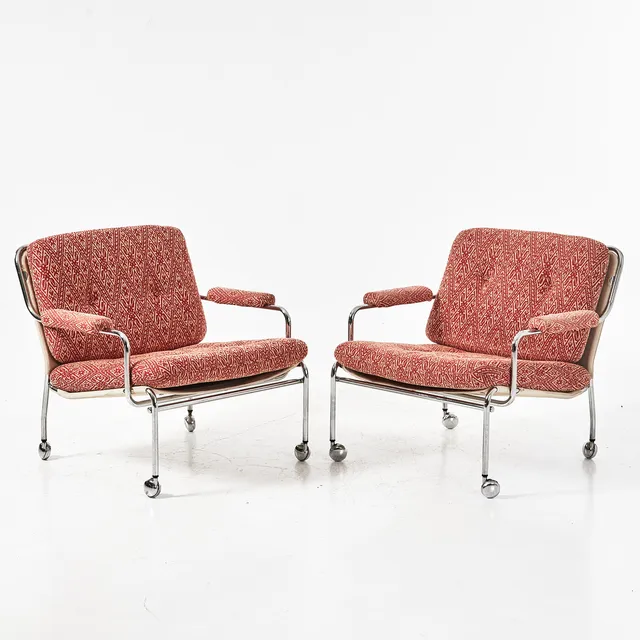 PETHRUS LINDLÖF. "Eva", fåtöljer, ett par, stomme i kromad metall, AB Lindlöfs Möbler, Lammhult, 1970-tal, plymåer med textilklädsel.
