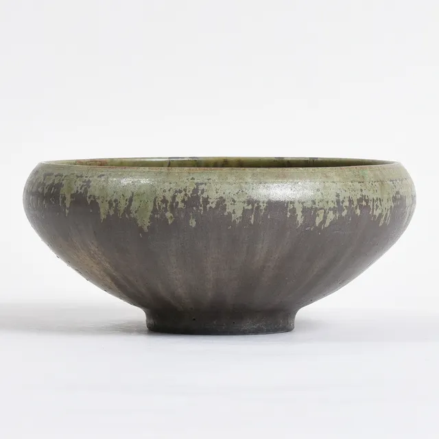 ROYAL COPENHAGEN. Hånddrejet stentøjsskål, dateret 1927, Danmark.
