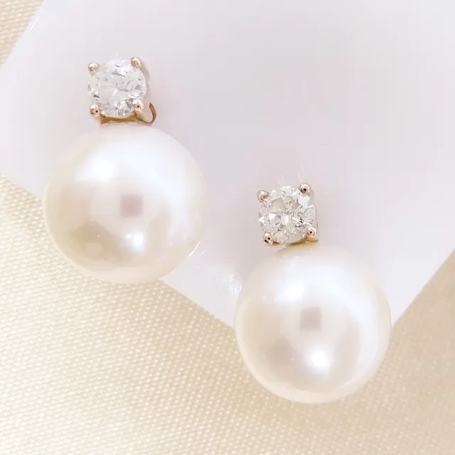 CULTURED PEARL & DIAMOND studs.
