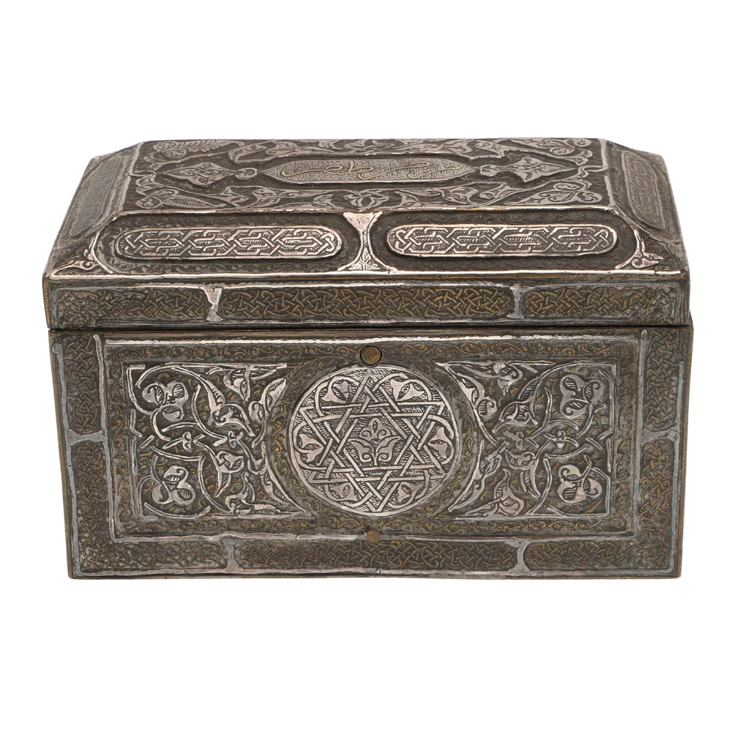 AN ISLAMIC BRASS BOX. — Other metals — Lawrences Auctioneers
