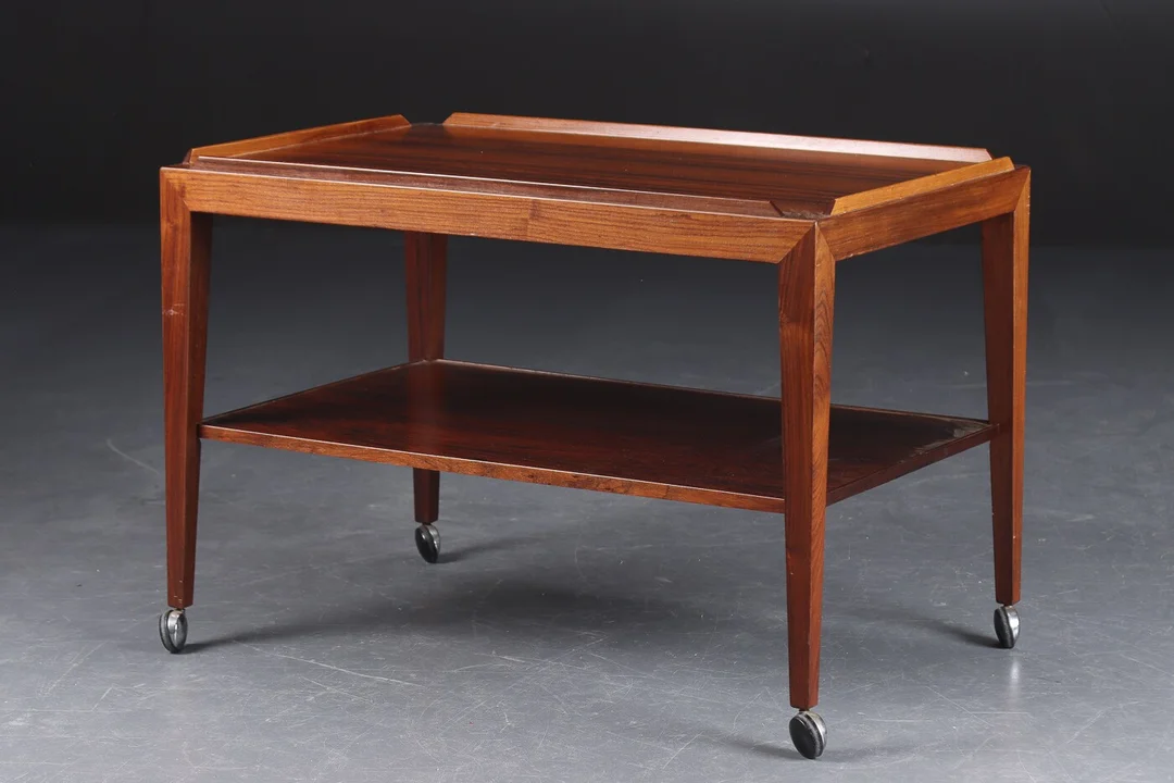Haslev Møbelfabrik. Bakkebord af palisander — Furniture/Coffee tables, occasional tables — Lauritz