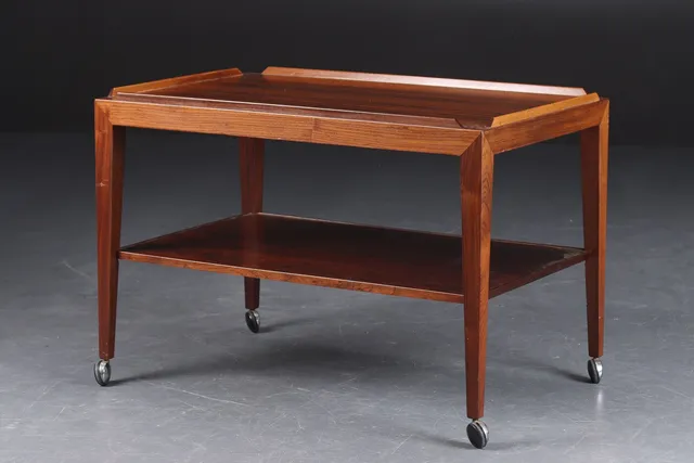 Haslev Møbelfabrik. Bakkebord af palisander