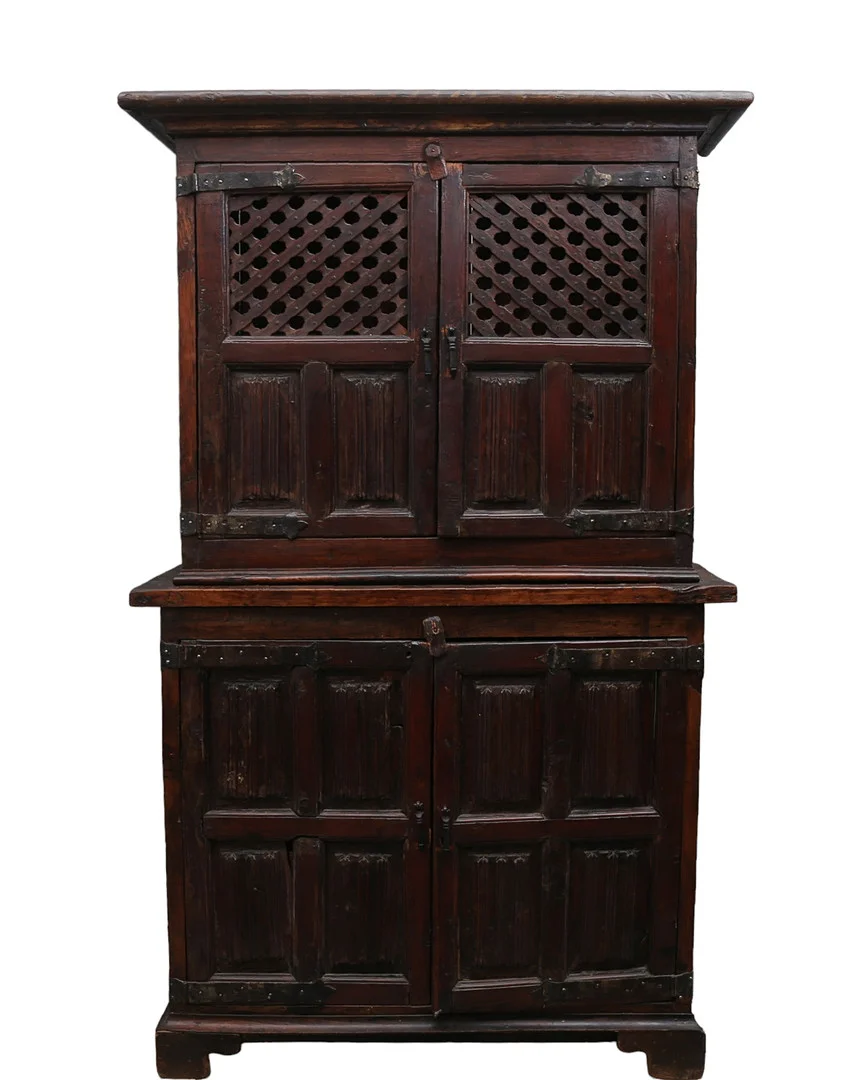 Spanish cupboard in carved and inked pine, 17th Century, with transformations. — Other — Balclis