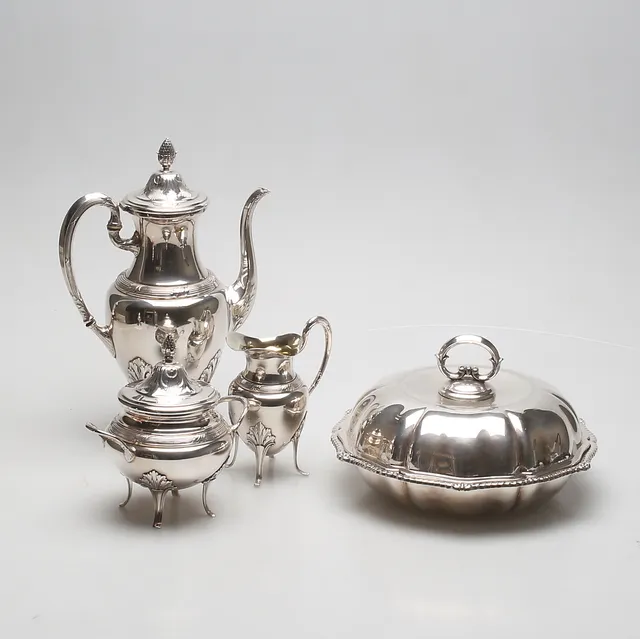 KAROTT MED LOCK och KAFFESERVIS, 3 delar, nysilver, 1900-tal.
