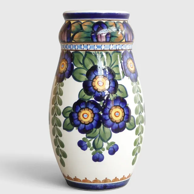 ALUMINIA. Vase af fajance, nr. 1212/1083, dekoreret med blomster og bladranker.