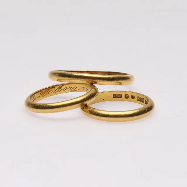 RINGAR, 3 st, 23K guld, vikt ca 17.08gram.