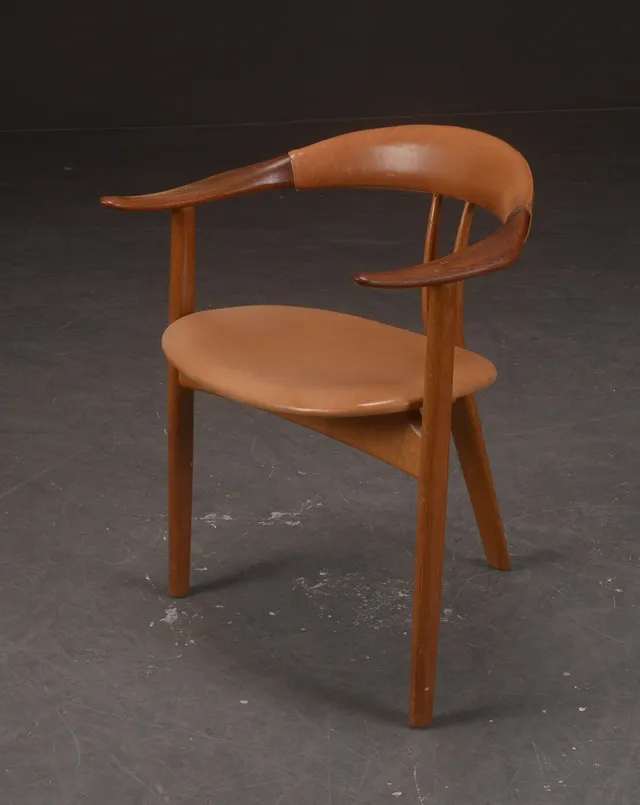 Arne Hovmand-Olsen . Trebenet armstol model 308
