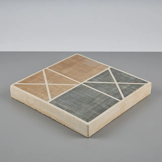 MINNI LUKANDER. KERAMIKRELIEF, Arabia, daterad 1984.