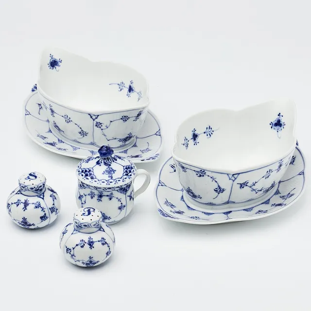 ROYAL COPENHAGEN. 4 delar, "Musselmalet", servisdelar, porslin.