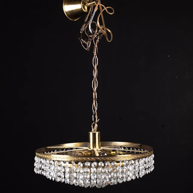 TAKLAMPA, plafond behängd med prismor, omkring 1900-talets mitt.