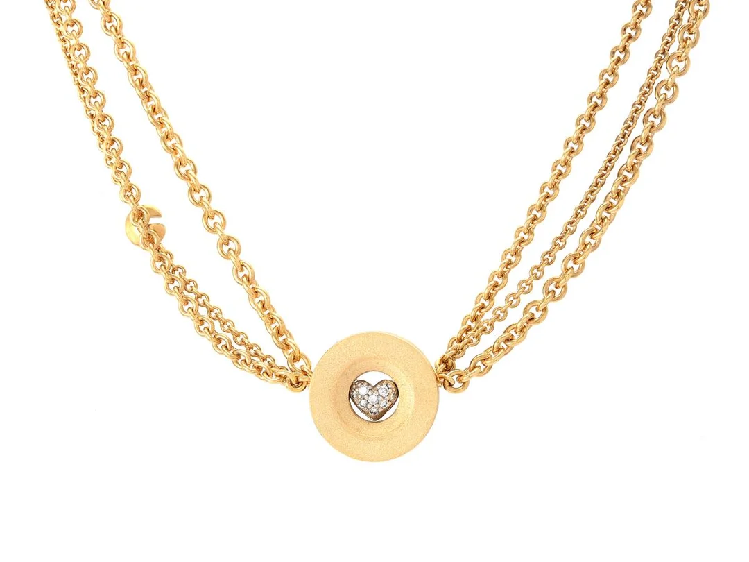 OLE LYNGGAARD, collier, 18K guld, 3-radig rund ankarlänk, lås, Spot Heart, briljantslipade diamanter 0,08 ctv, längd 42 cm, vikt 36,8 g, originaletui. — Smycken/Collier — Kaplans