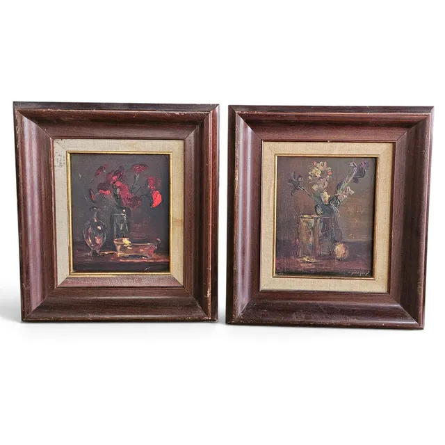 JOAN SOLÀ PUIG. Bodegón de flores. Pareja de óleos sobre tabla.