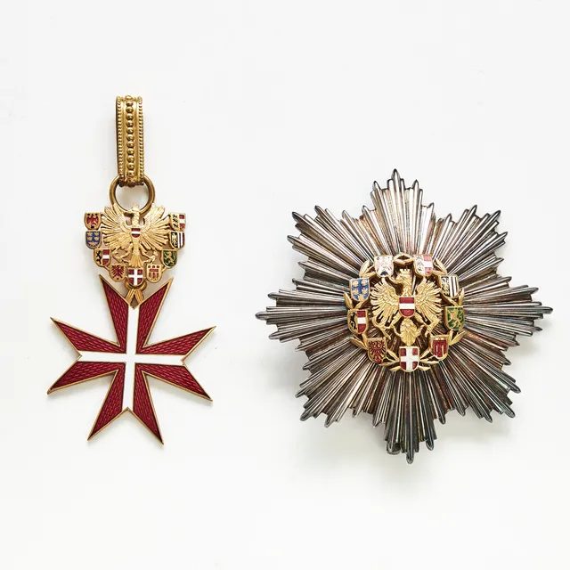 ÖSTERRIKISKA FÖRTJÄNSTORDEN, Ehrenzeichen für Verdienste um die Republik Österreich, kraschan och tecken i band, silver och emalj, Wolfgang Reitterer, Wien, i etui.