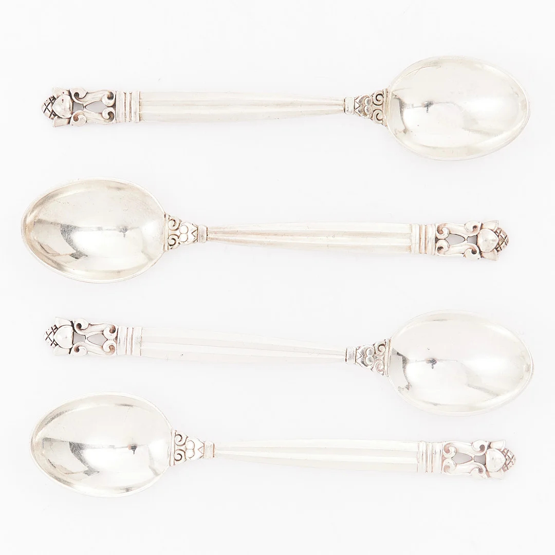 JOHAN ROHDE. Moccaskedar, 12 st, sterlingsilver, modell "Konge/Acorn" för Georg Jensen. — Silver — Stockholms Auktionsverk Magasin 5