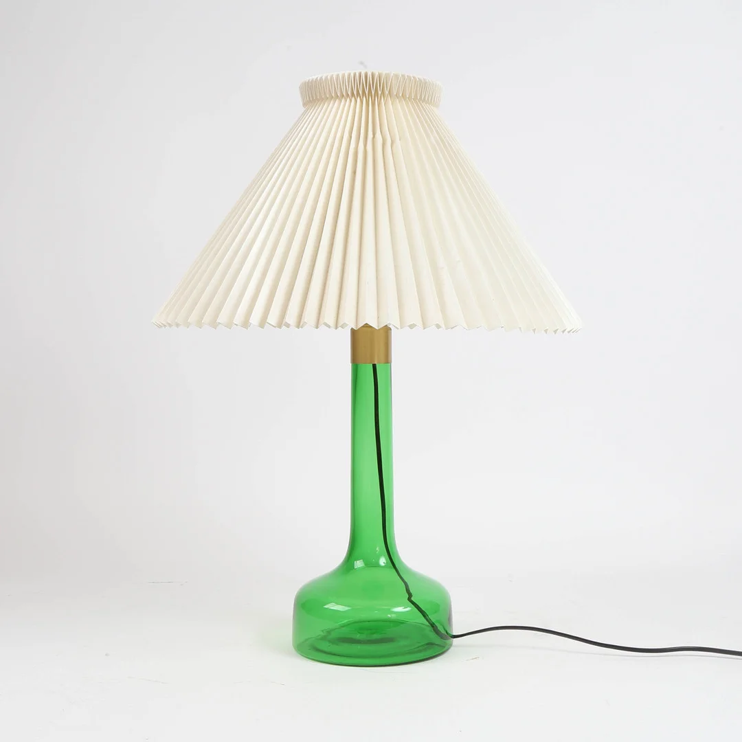 GUNNAR BIILMANN PETERSEN. Le Klint / Holmegaard. Bordlampe af blåt glas. — Table Lamps — Bidstrup Auktioner