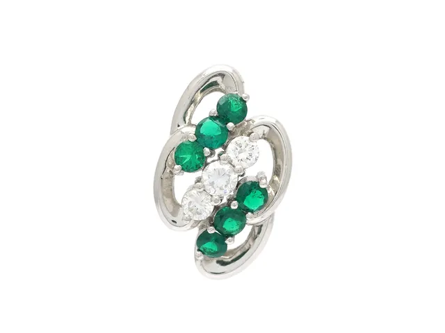 HÄNGE, platina, smaragder, 3 briljantslipade diamanter ca 0,36 ctv, ca W-TCr/VS-SI, 2,1 x 1,4 cm, vikt 6,7 g.