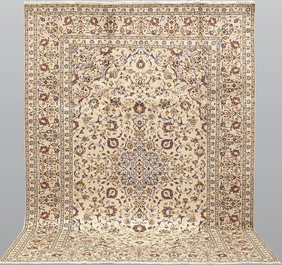 MATTA. Ljus Keshan fine, 302 x 202 cm. — Oriental Carpets & Textiles — Södermanlands Auktionsverk