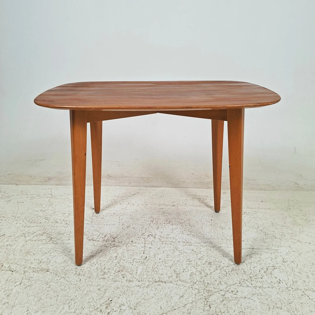 ELIAS SVEDBERG. Soffbord, NK, A/B Nordiska Kompaniet, Stockholm. — Coffee Tables — Auktionshuset Thörner & Ek