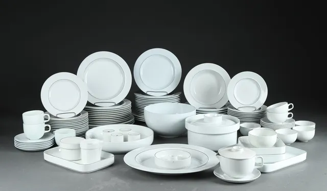 Grethe Meyer for Royal Copenhagen/Aluminia. 'Blåkant' service af fajance (109)