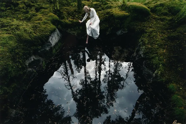 RICHARD RYAN (SVERIGE, FÖDD 1974). Hommage à John Bauer, "Forest Mirror", C-Print, signerad, daterad a tergo Skedevi juli 2021.