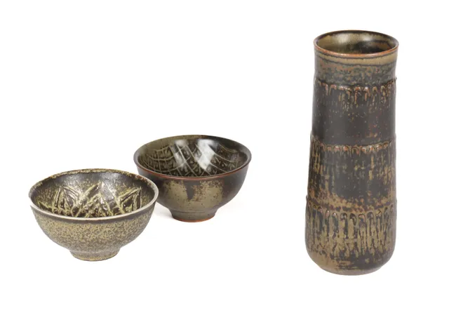 Gerd Bøgelund for Royal Copenhagen. Two bowls and a vase of glazed stoneware (3)