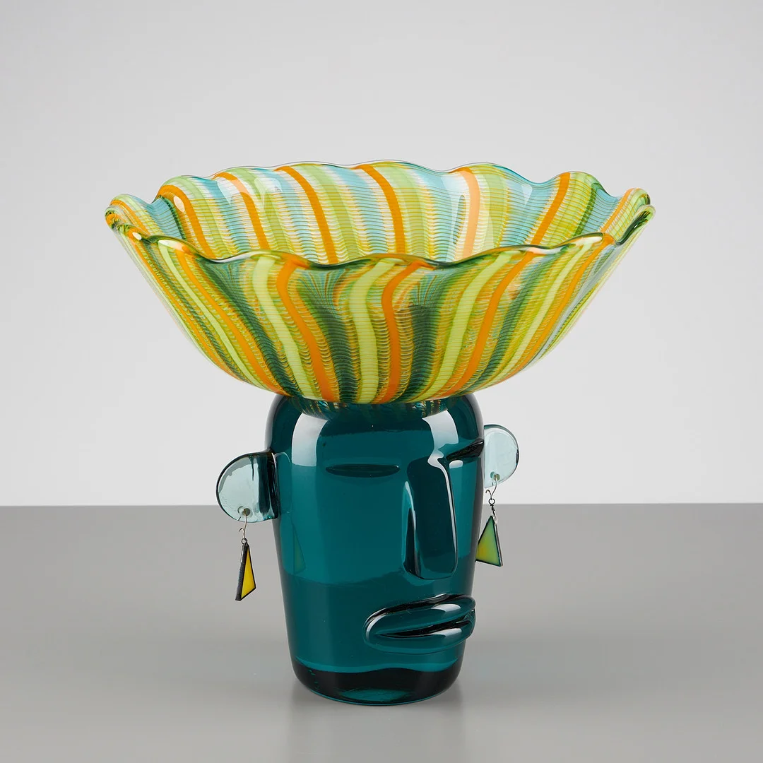 REIMA MAARONEN (1957). GLASSKULPTUR, "Samba", signerad Reima Maaronen Nuutajärvi samt daterad 2002, grönt glas och olikfärgat filigranglas. — Art glass — Stockholms Auktionsverk Helsinki