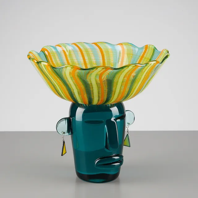 REIMA MAARONEN (1957). GLASSKULPTUR, "Samba", signerad Reima Maaronen Nuutajärvi samt daterad 2002, grönt glas och olikfärgat filigranglas.