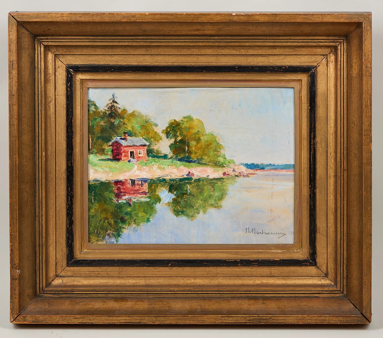 HUGO BACKMANSSON. Röd stuga, signerad samt daterad på 1930-talet, olja på papper, fäst på pannå. — Paintings — Stockholms Auktionsverk Helsinki