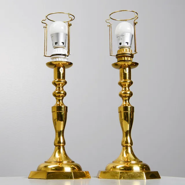 BORDSLAMPOR, 2 st, mässing, 1900-talets andra del.