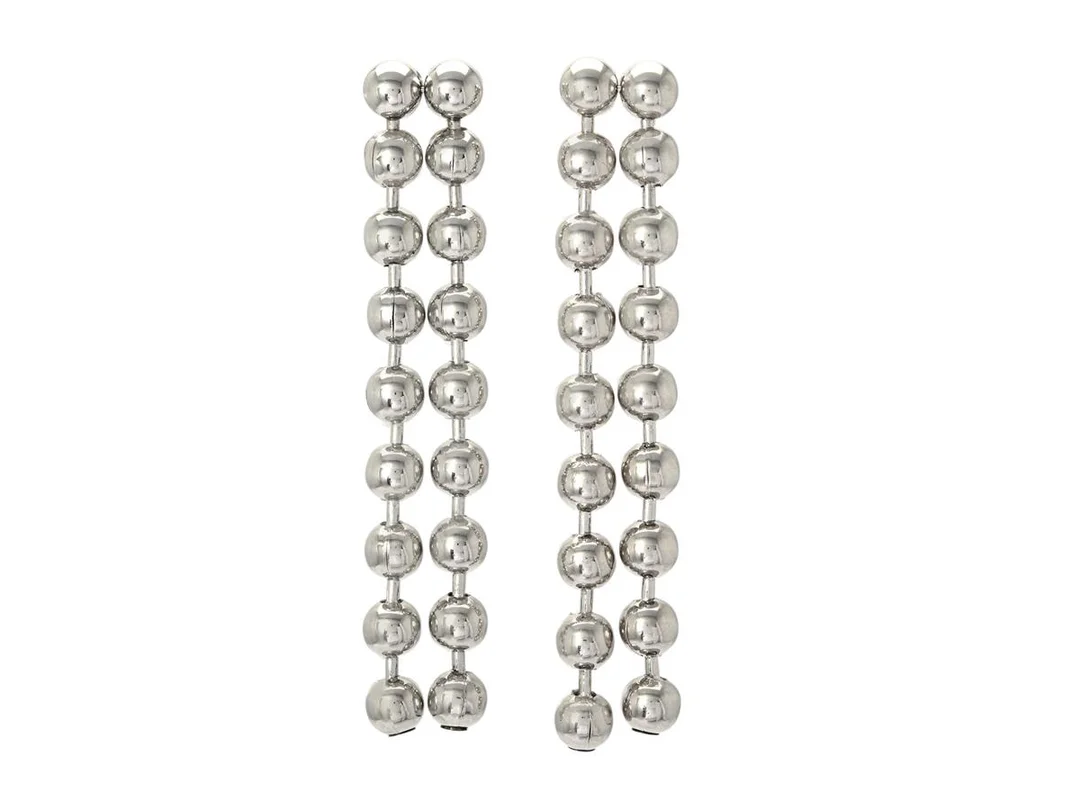ÖRHÄNGEN, BALENCIAGA, Skate Pendant, silverfärgade kulor, stift, vikt 46,5 g, smyckespåse, ask. — Accessoarer/Övrigt — Kaplans
