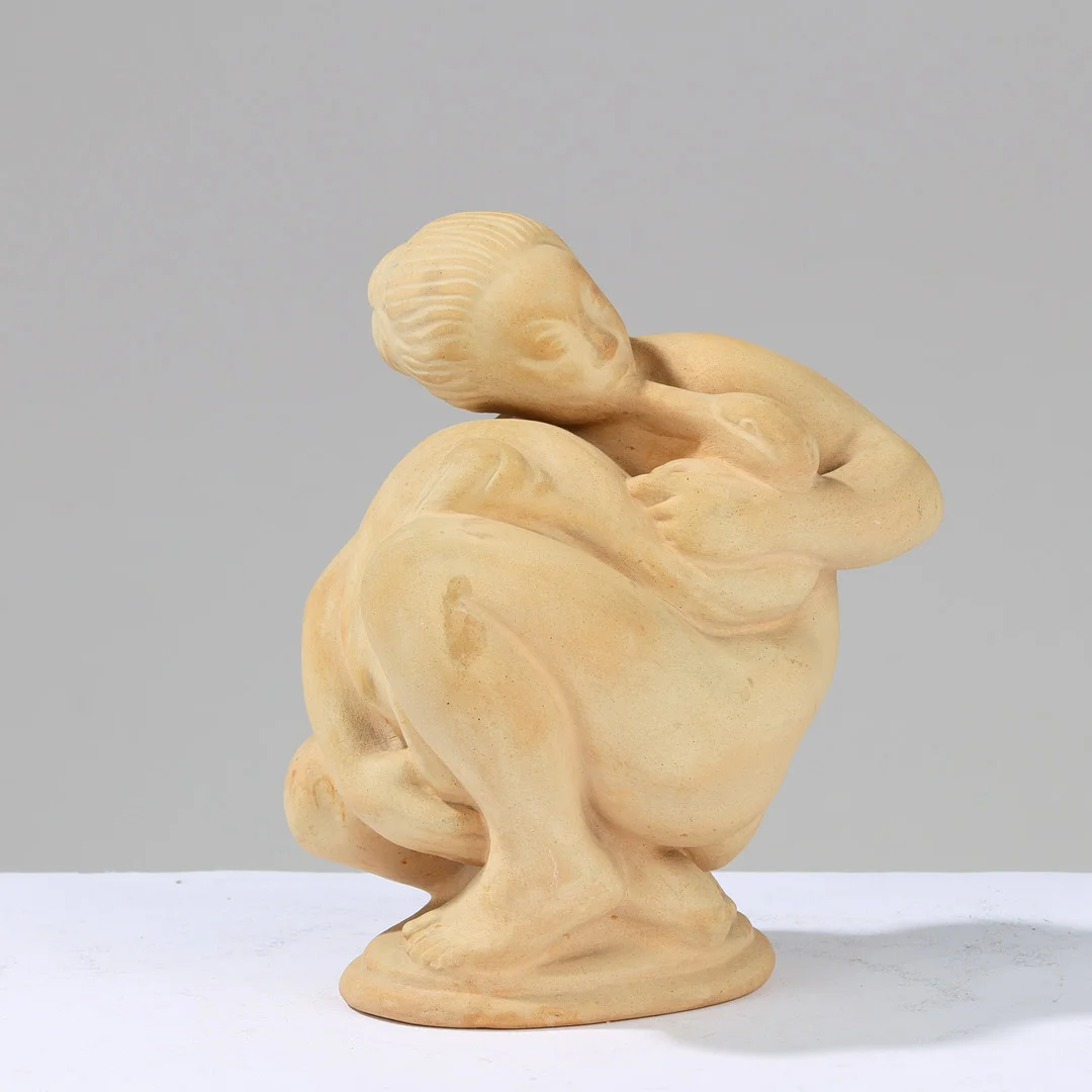 KAI NIELSEN. "Leda og Svanen", figur af lertøj model K 117, Kähler, Danmark. — European — Palsgaard Kunstauktioner