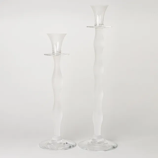 ANNE NILSSON. 2 st, ljusstakar, "Celeste", Orrefors, delvis matterat glas, en etikettmärkt.