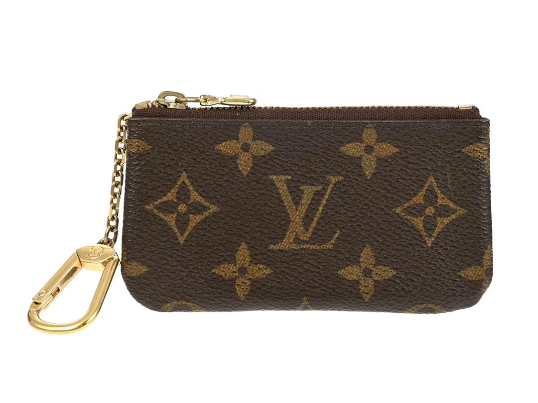 NYCKELHÅLLARE, LOUIS VUITTON, Monogram canvas, guldfärgade beslag, 13x7x1,5 cm, märkt CT3103, år 2013, dustbag. — Accessoarer/Nyckelringar — Kaplans