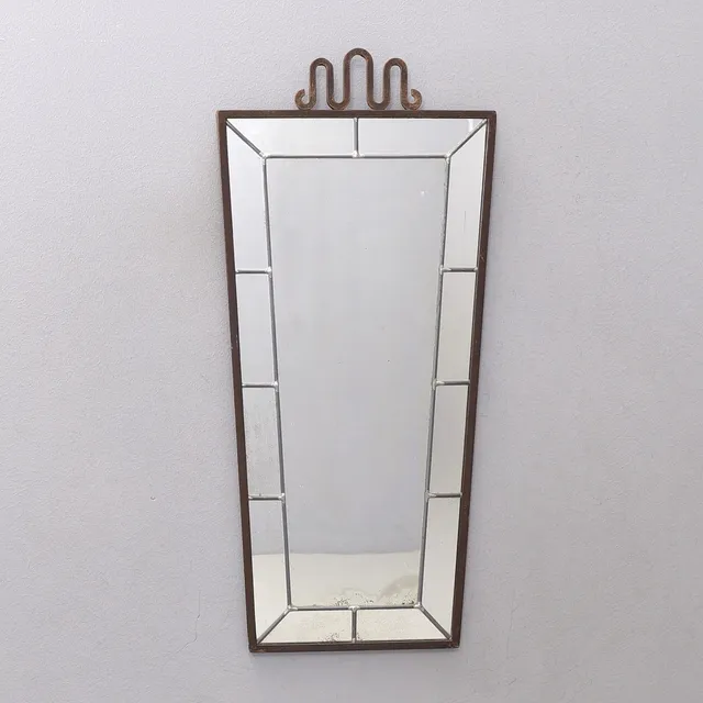 Spegel, blyinfattat glas.