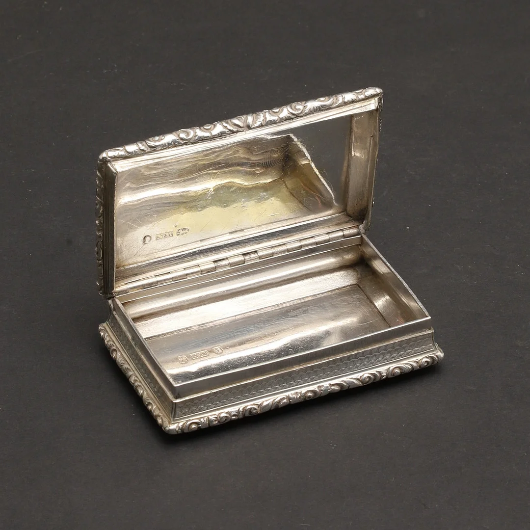 A WILLIAM IV SILVER SNUFF BOX. — Silver — Lawrences Auctioneers