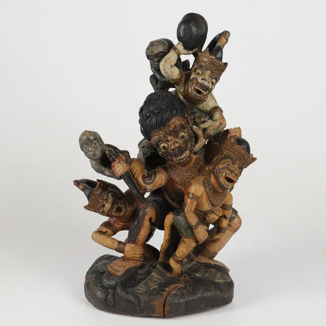 SKUPTUR, snidat och bemålat trä, 1900-tal, Bali.