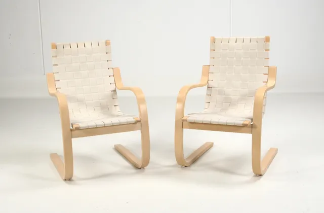 Alvar Aalto. Pair of free-swinging / armchairs, model 406, birch (2)