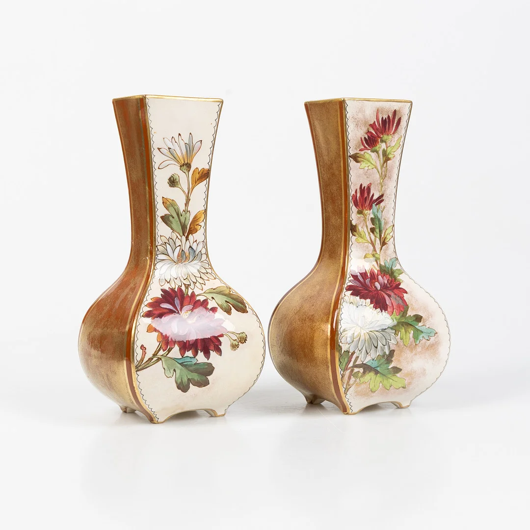 VASER, ett par, England, 1800-talets slut. — European — Stockholms Auktionsverk Helsingborg