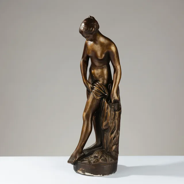 ÉTIENNE-MAURICE FALCONET. EFTER. 'La Nymphe prenant son bain', skulptur af bemalet gips.
