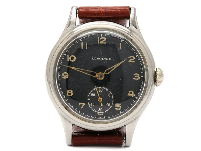 LONGINES, herrur, 33,5 mm, Cal 12.68 Z, Serie nr. 8315022, Boett nr. 5411 8 / 503, stål, manuell, plexiglas, liten sekundvisare, skadad urtavla, defekt, läderband, ca 1950.