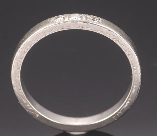 Vintage alliancering af 14 kt. hvidguld med brillanter