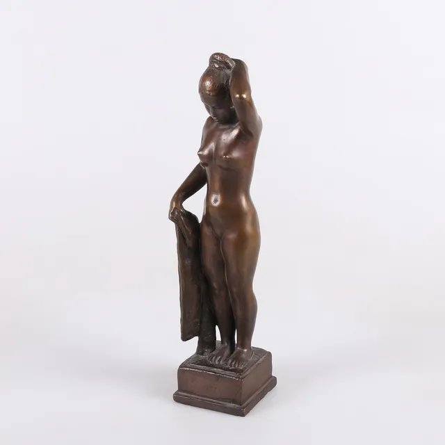ANDERS OLSON (1880-1955). Skulptur, brons, avklädd kvinna, signerad.