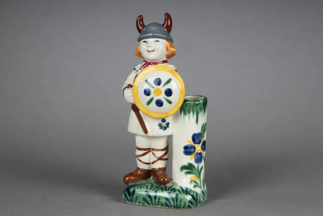 Aluminia. Børnehjælpsfigur 'Vikingen' — Glass, porcelain and ceramics/Figures — Lauritz