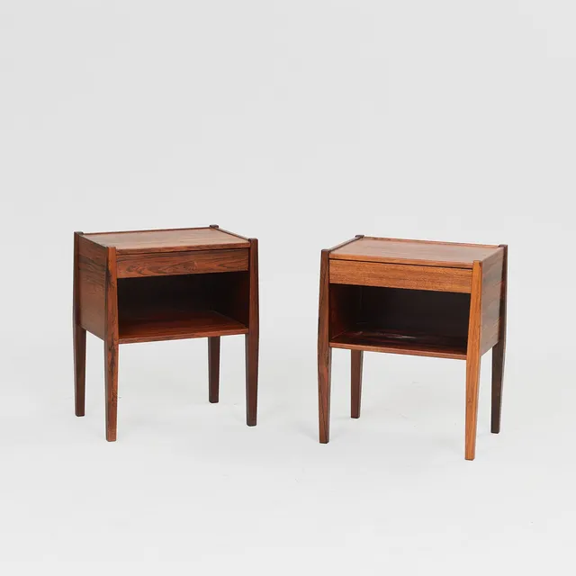 KAJ WINDING. Et par sengeborde med skuffe og underliggende hylde, palisander, Poul Hundevad, Danmark, ca. 1960'erne, (2).